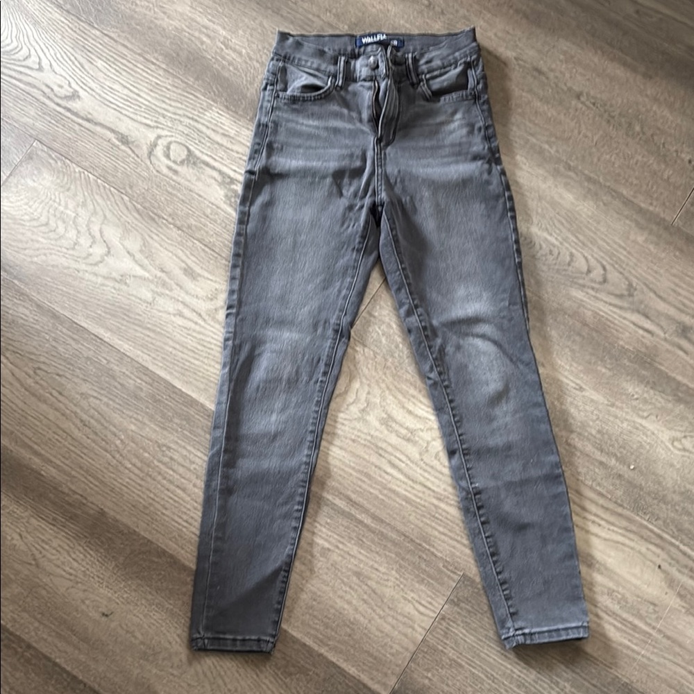 Wallflower Gray Skinny Jeans High-Rise Tapered Style